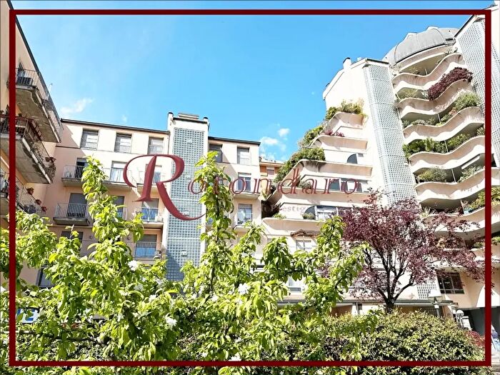 Appartamento trilocale in vendita in Via Salasco, Milano