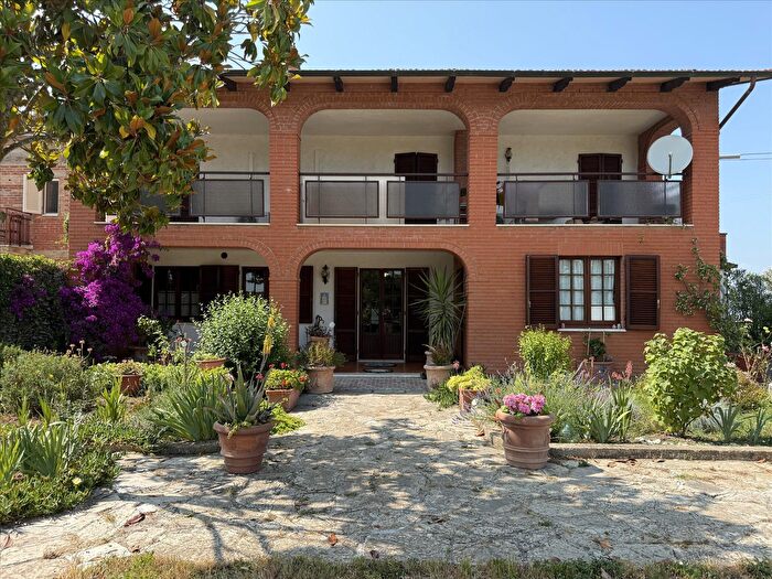 Casa con 7 locali in vendita in Località Croce, Castiglione Del Lago