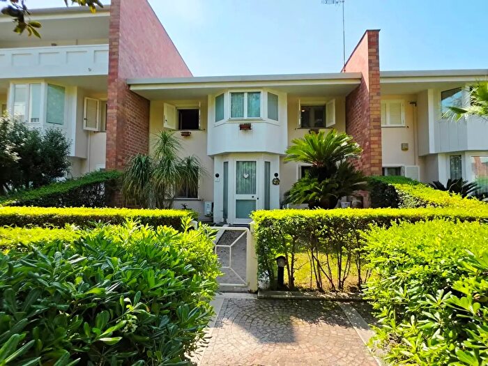 Casa con 7 locali in vendita in Via Cupa dErcole, Caserta