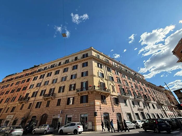 Appartamento trilocale in vendita in Via Salaria, Roma