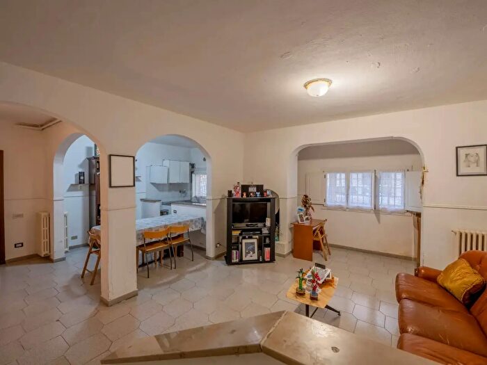 Appartamento quadrilocale in vendita in Viale Gaetano Moreali, Modena