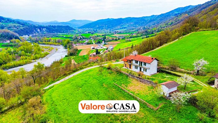 Casa con 7 locali in vendita in Melazzo