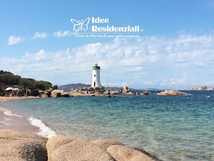 Appartamento trilocale in vendita in Via dellElicriso, Palau