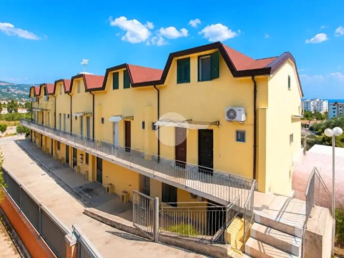 Appartamento trilocale in vendita in Via Nucleo Industriale Ferrovie dello Stato, Vasto