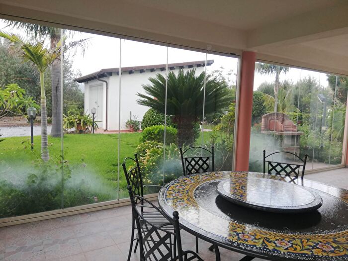 Casa con 9 locali in vendita in Via della Campana, Furnari