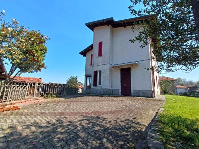 Casa con 6 locali in vendita in Via Monte Rosa, Lesa