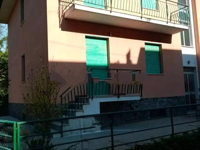 Appartamento trilocale in vendita in Via Italia, Carro