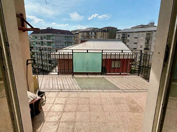 Appartamento con 5 locali in vendita in Via Fratelli Cervi, Cosenza