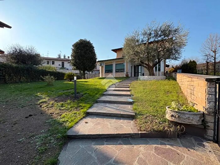 Casa con 5 locali in vendita in Erbusco