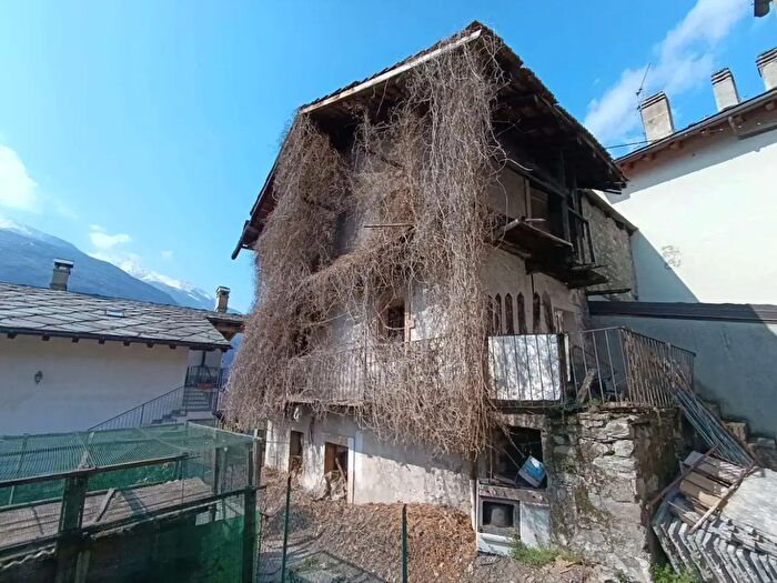 Casa con 6 locali in vendita in Glereyaz, Saint Vincent