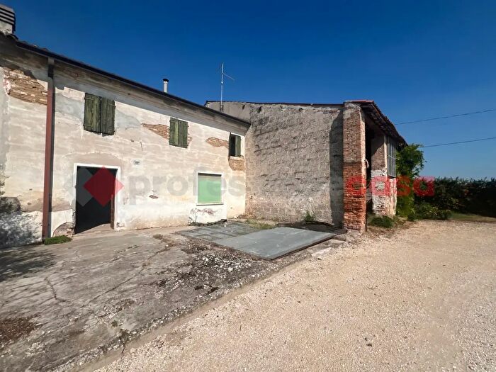 Casa con 7 locali in vendita in Via Campagnol, Salizzole