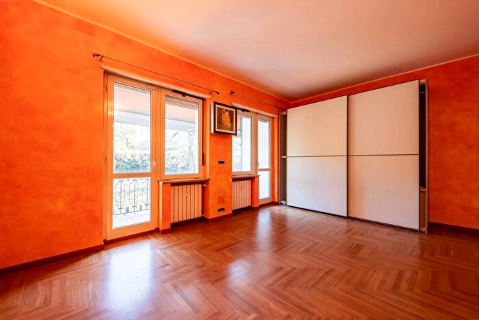 Appartamento con 8 locali in vendita in Strada dei Tadini, Torino