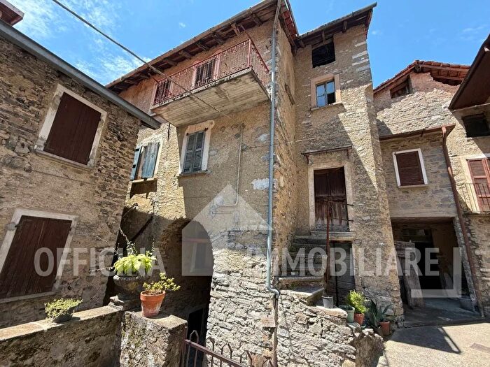 Casa con 7 locali in vendita in Via del Noce, Perledo