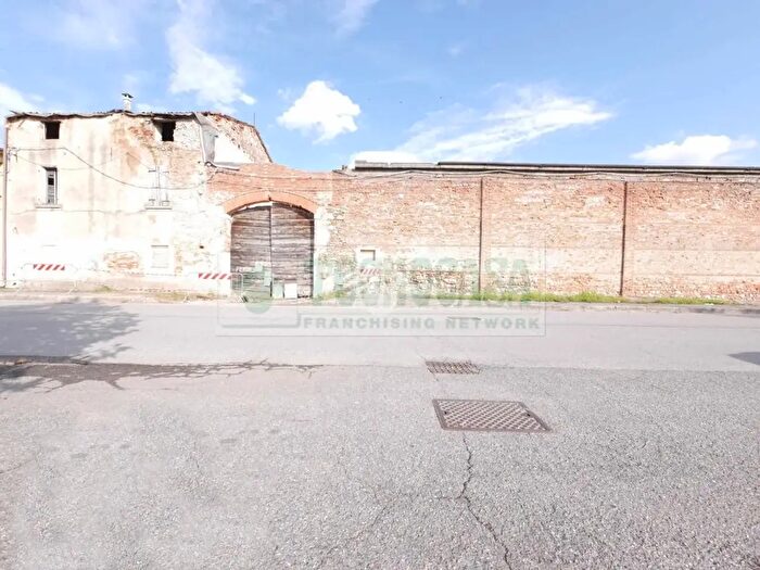 Casa con 10 locali in vendita in Comezzano Cizzago