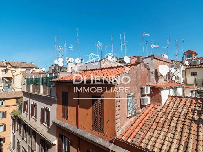 Appartamento con 6 locali in vendita in Roma