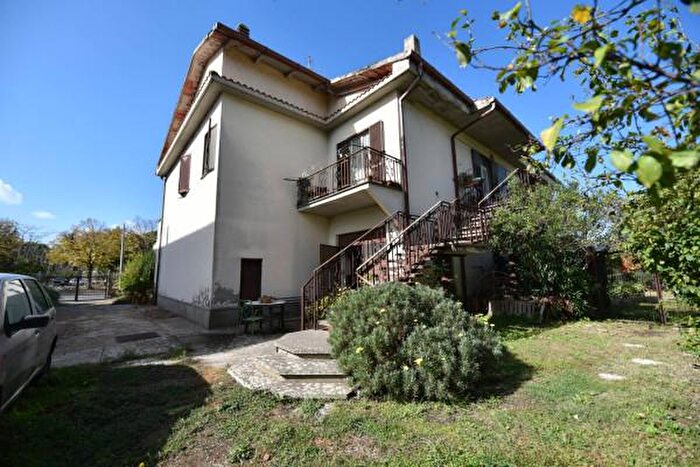 Appartamento con 6 locali in vendita in Viale Francesco Baracca, Viterbo