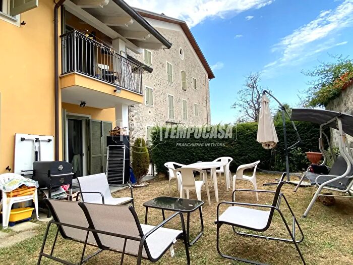 Casa quadrilocale in vendita in Via Avogadro, Vigliano Biellese