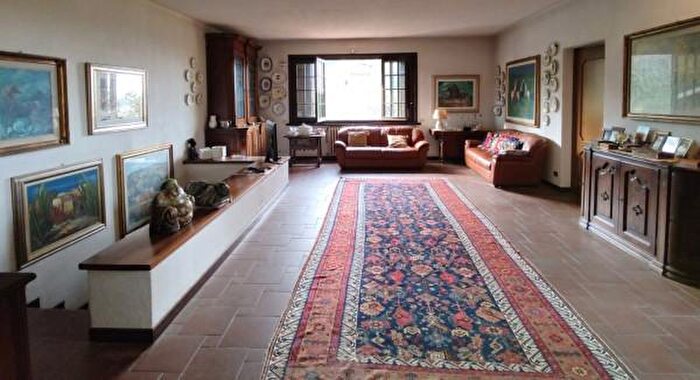 Casa con 6 locali in vendita in Viale delle Rimembranze, San Colombano Al Lambro