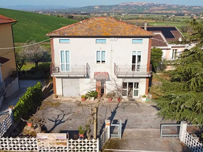 Casa quadrilocale in vendita in Contrada San Girio, Potenza Picena
