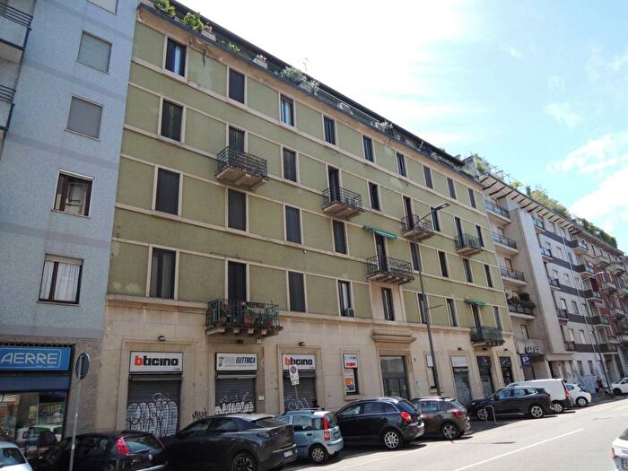 Appartamento trilocale in affitto in Via Emilio Morosini, Cadore, Milano