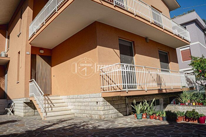 Casa con 8 locali in vendita in Via Eugenio Barsanti, Fano