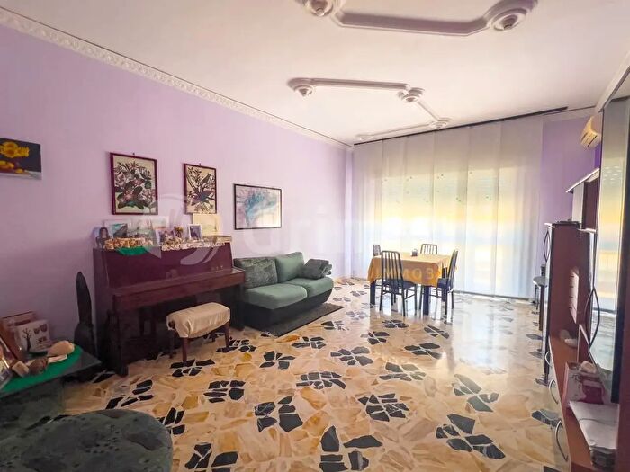 Appartamento con 6 locali in vendita in Via Achille Vaccarisi, Avola