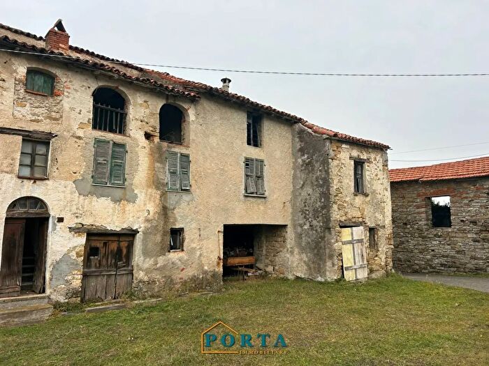 Casa con 7 locali in vendita in Borgata Castagnetti Snc, Camerana