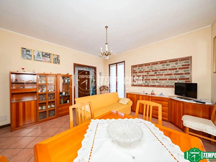 Appartamento trilocale in vendita in Via Sempione, Meina