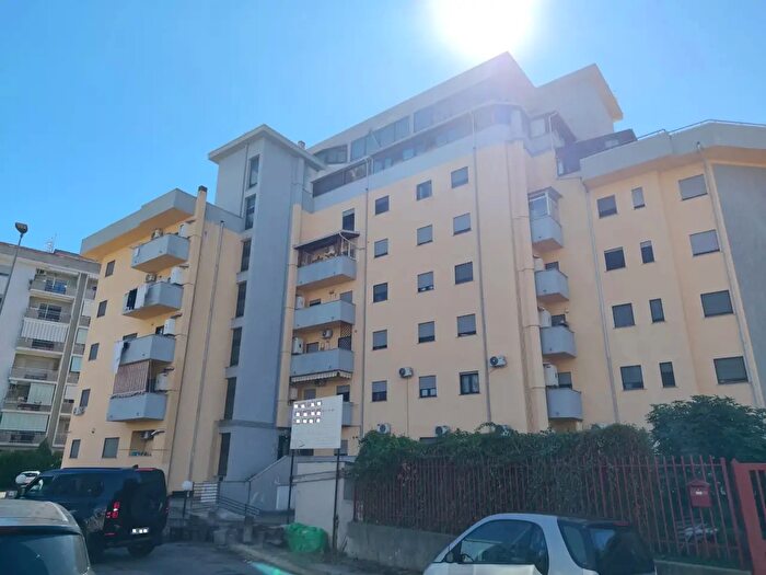 Appartamento quadrilocale in vendita in Via Fortunato La Camera Snc, Cosenza