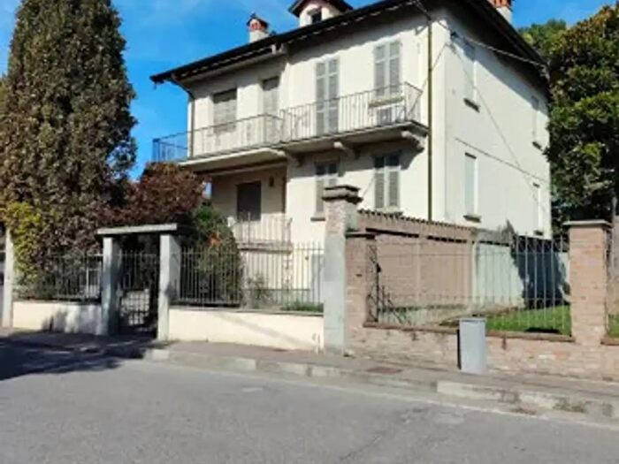 Casa con 6 locali in vendita in Via Montebello, Barbianello