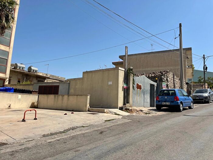 Casa con 8 locali in vendita in Cozzo Rotondo, Modica