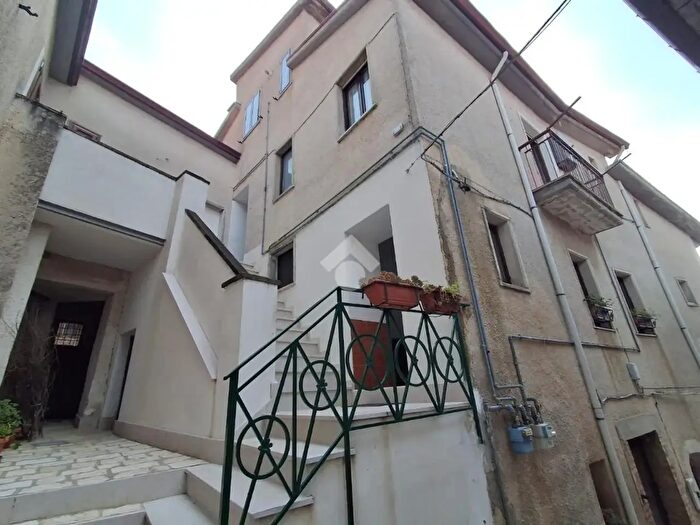 Casa quadrilocale in vendita in Rione S Egidio, Grottolella