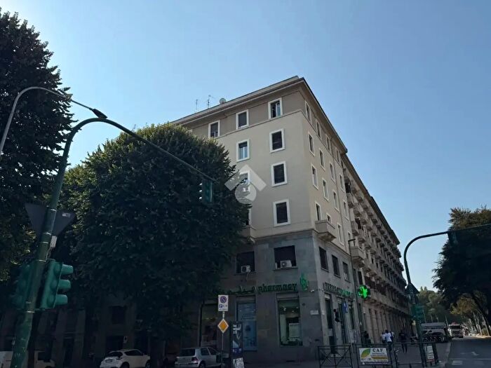 Appartamento trilocale in affitto in CSo Giulio Cesare, Torino