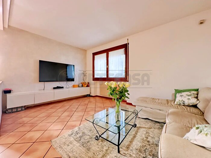 Appartamento con 7 locali in vendita in Via dei Trozi, Montecchio Maggiore