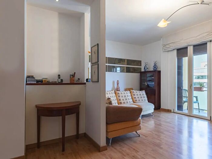 Appartamento con 8 locali in vendita in Via Giardini, Modena