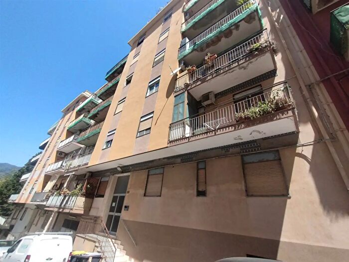Appartamento trilocale in vendita in Via Santa Marta, Messina