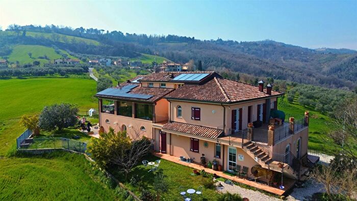 Casa con 8 locali in vendita in Via Canareccie MontescudoMonte Colombo, MontescudoMonte Colombo