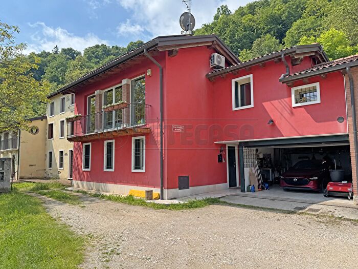Casa con 8 locali in vendita in Contrada Figigola di Sopra a, Valdagno