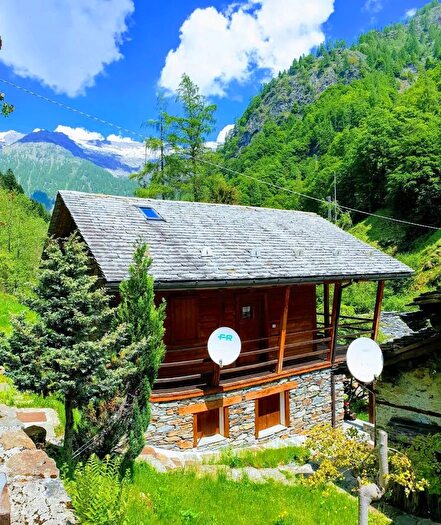 Casa con 5 locali in vendita in Carcoforo