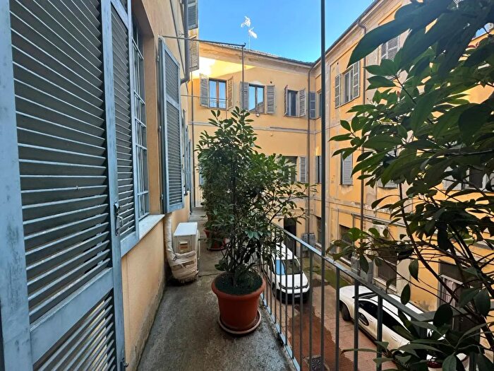 Appartamento con 6 locali in vendita in Via Fratelli Ponti, Vercelli