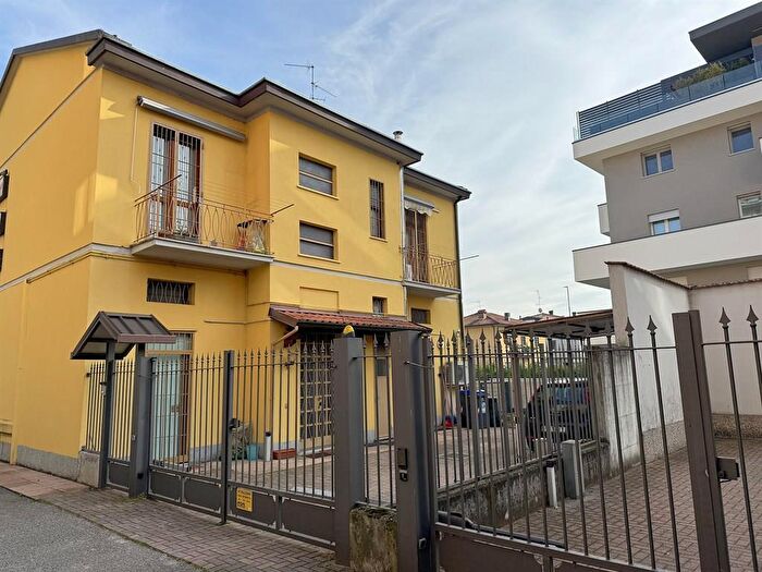 Casa con 6 locali in vendita in Via Cederna, Monza