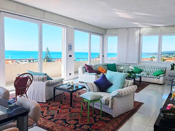 Appartamento con 10 locali in vendita in Sanremo