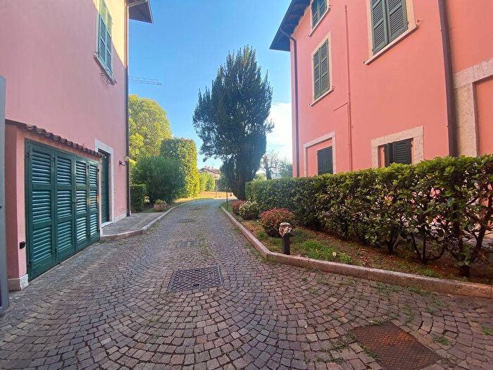 Appartamento trilocale in affitto in Via Garibaldi, Centro, Salò