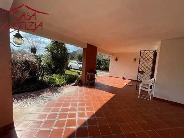 Casa con 11 locali in vendita in Via del Castellaccio Secondo, Lucca