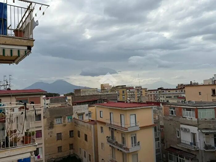 Appartamento trilocale in vendita in Via Siro Solazzi, Napoli