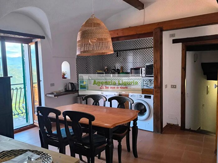 Appartamento trilocale in vendita in Via Garibaldi, Perinaldo