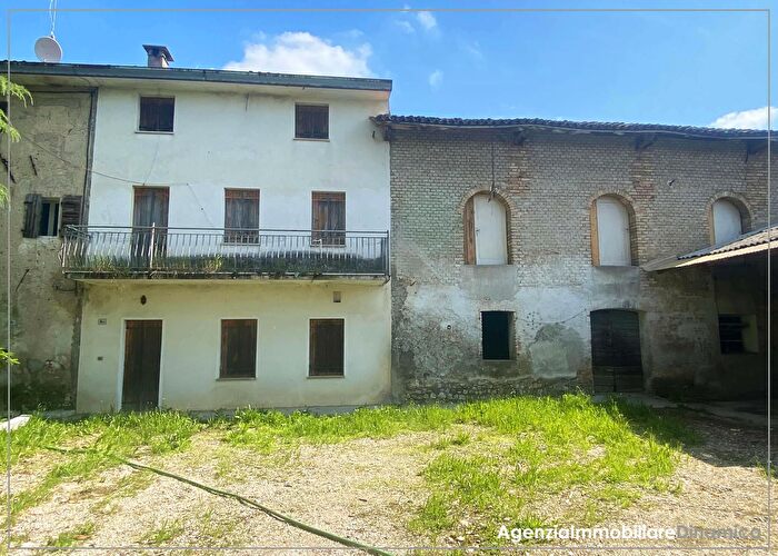 Casa con 8 locali in vendita in Via Palù, Godega Di SantUrbano