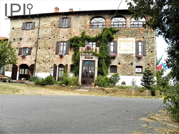 Casa con 17 locali in vendita in Squaneto, Spigno Monferrato