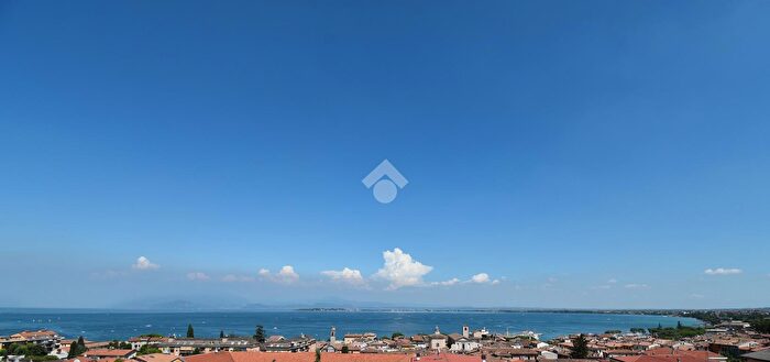 Appartamento trilocale in vendita in Desenzano Del Garda