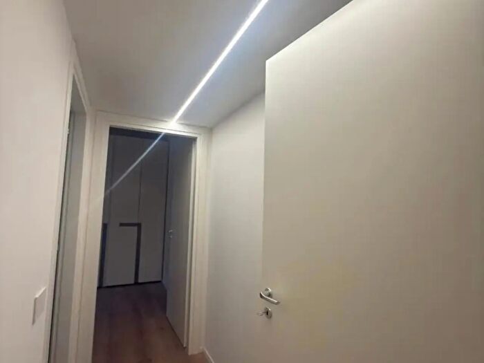 Appartamento trilocale in affitto in Via Panzeri, Milano